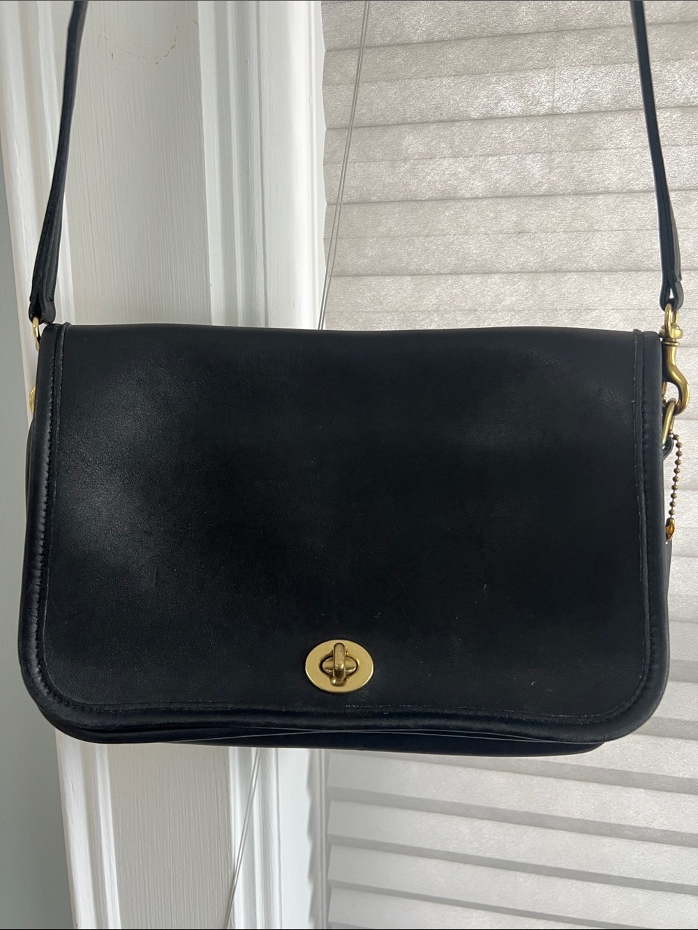 Vintage Coach Black Leather Turnlock Crossbody Bag Style 9755 USA/Costa Rica - Picture 3 of 9